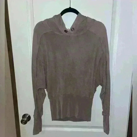 Free People Movement‎ long sleeve slouch hoodie with exposed seams size xs - Picture 1 of 4